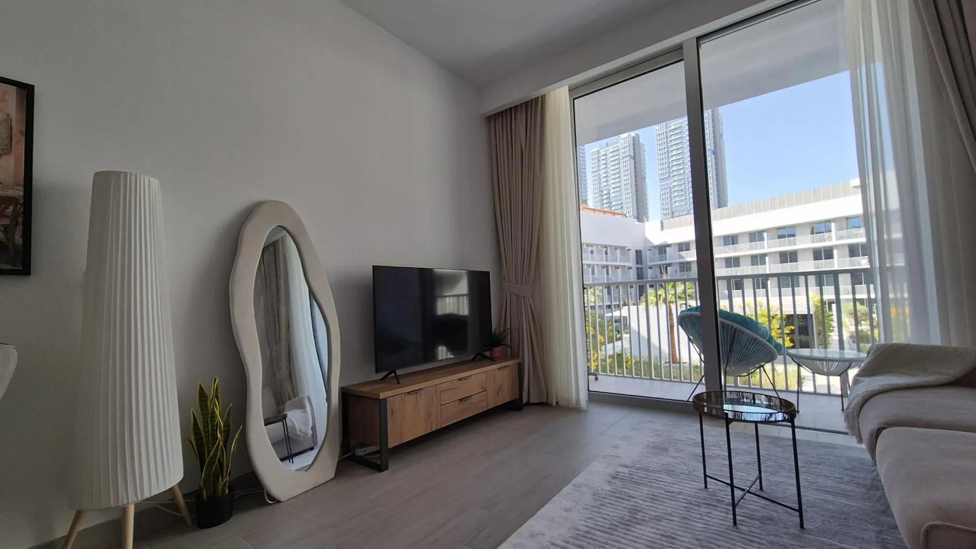 Deluxe Studio - Stylish & Cosy In Luma22 Dubai United Arab Emirates